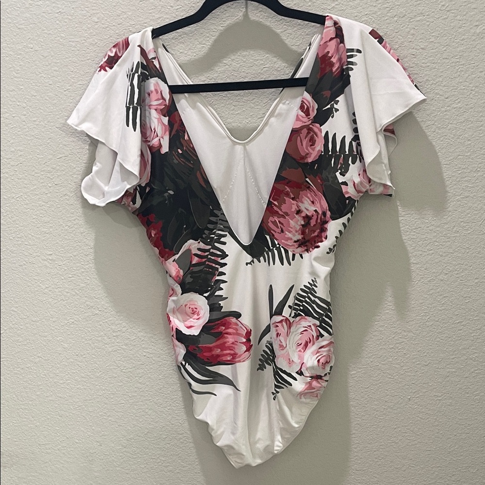 Albion Fit Floral Cape V-Neck Swimsuit without belt - Picture 6 of 8